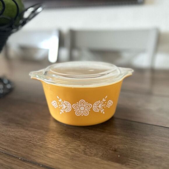 Pyrex Yellow Floral Casserole Dish butterfly gold with lid #473 1qt/1L - Picture 1 of 7